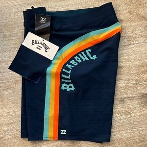 Billabong NWT men’s board shirts - size 32